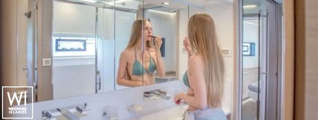 D2  Fountaine Pajot Power 67 Interior 17