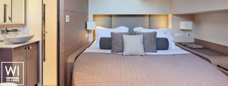 ChristAl MiO  Fountaine Pajot Power 67 Interior 18