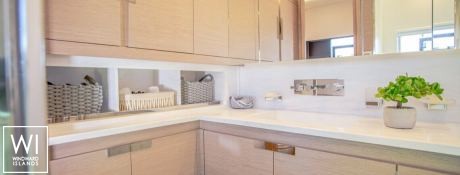 DOMPE  Fountaine Pajot Power 67 Interior 15