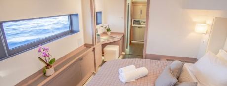 DOMPE  Fountaine Pajot Power 67 Interior 17