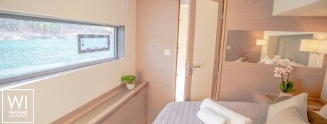 DOMPE  Fountaine Pajot Power 67 Interior 18