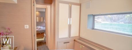 DOMPE  Fountaine Pajot Power 67 Interior 19