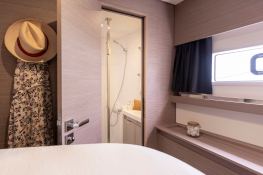 Aura 51 Fountaine Pajot Interior 9