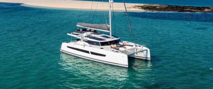 VIENNA  Fountaine Pajot Aura 51 Exterior 5