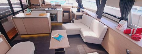 Le Grand Bogavant (ex Le Grand Bogavant) Fountaine Pajot Aura 51 Interior 1