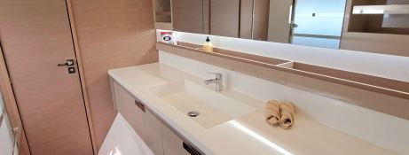 Le Grand Bogavant (ex Le Grand Bogavant) Fountaine Pajot Aura 51 Interior 1