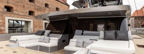 Moon Shadow (ex MISTRAL )  Catamaran 60 Exterior 3