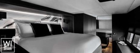 Moon Shadow (ex MISTRAL )  Catamaran 60 Interior 10