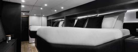 Moon Shadow (ex MISTRAL )  Catamaran 60 Interior 14