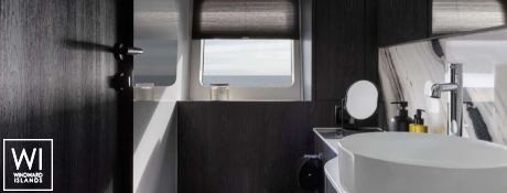 Moon Shadow (ex MISTRAL )  Catamaran 60 Interior 17