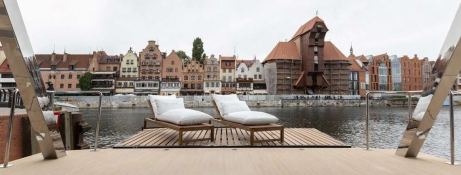 Moon Shadow (ex MISTRAL )  Catamaran 60 Exterior 2