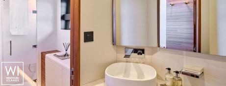 AD ASTRA 80  Fountaine Pajot Thíra  80 Interior 12