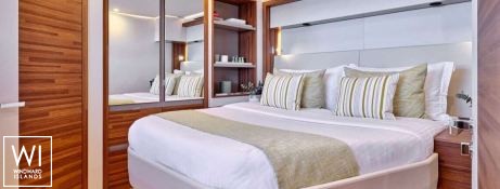 AD ASTRA 80  Fountaine Pajot Thíra  80 Interior 14