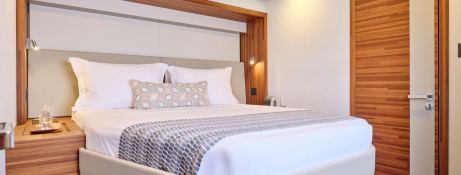 ALINA  Fountaine Pajot Thíra  80 Interior 14