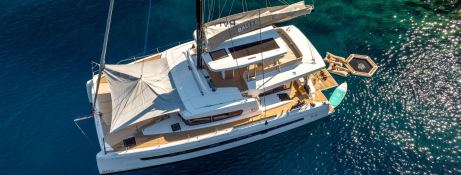 Farben  Catana Catamaran Bali 5.8 Exterior 2