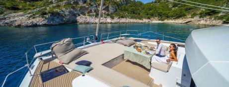 Farben  Catana Catamaran Bali 5.8 Exterior 6