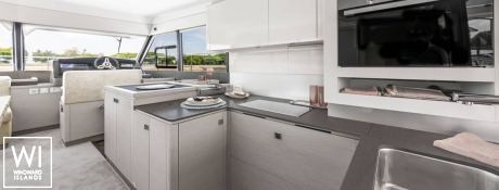 MY 5 Fountaine Pajot Interior 7