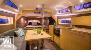 Oceanis  38 Beneteau Interior 1