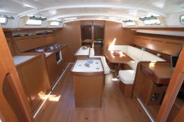 Cyclades 50 Beneteau Interior 1