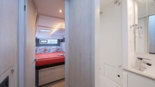 Leopard  4000 Robertson & Caines Interior 9