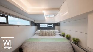 Leopard  4000 Robertson & Caines Interior 11