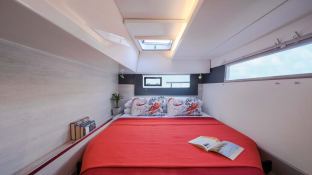 Leopard  4000 Robertson & Caines Interior 12