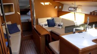 Sun Odyssey 42i Jeanneau Interior 1
