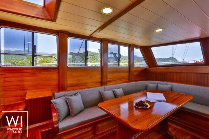 
																VICTORIA																 6