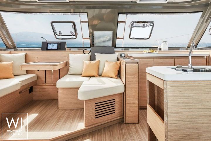 
																Nautitech 40																 3