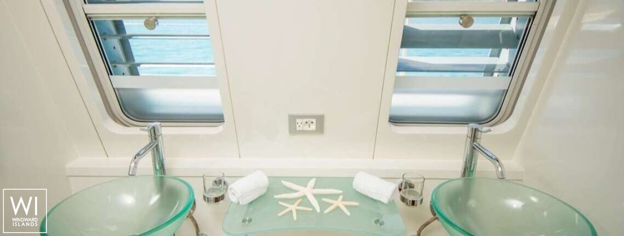 
																Bella Vita																 3