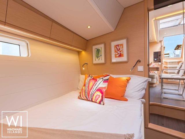 
																Nada III																 6