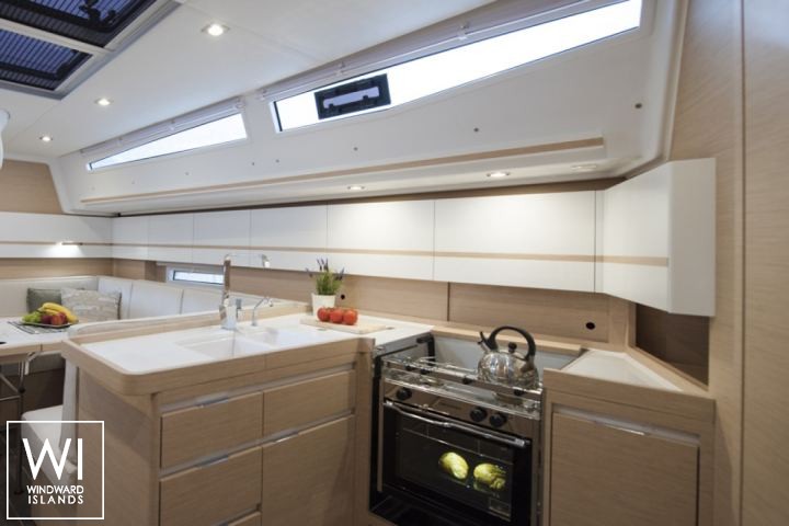 
																Elan E5																 4