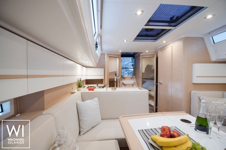 
																Elan E5																 5