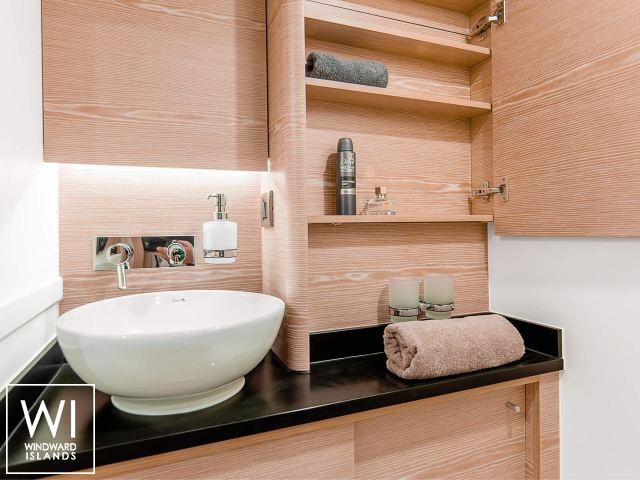 
																Hanse 588																 4