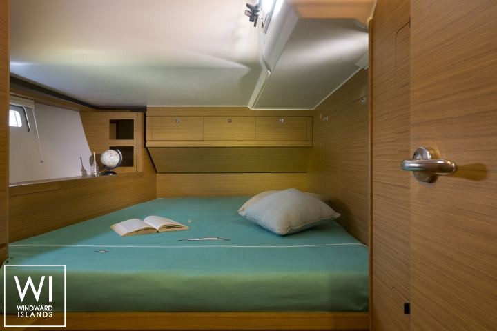 
																Dufour 520																 6