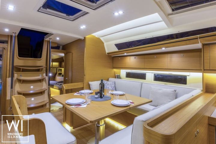 
																Dufour 520																 3