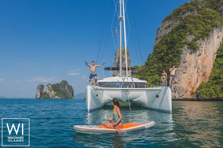 
																BLUE MOON																 3