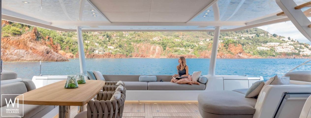 
																SIETE MARES																 3