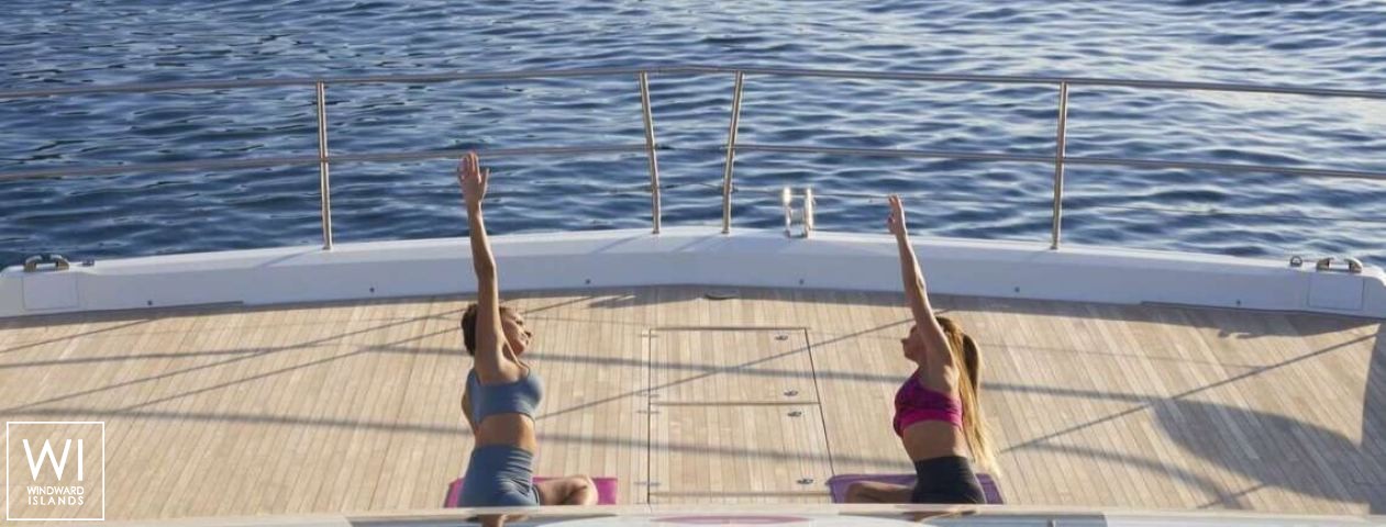 
																CRAZY HORSE																 5