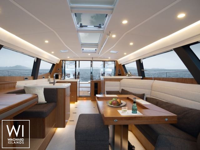 
																Moody 54DS																 3