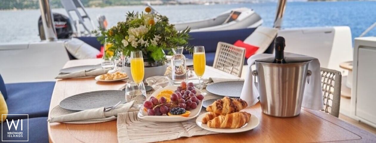 
																AMADA MIA																 6