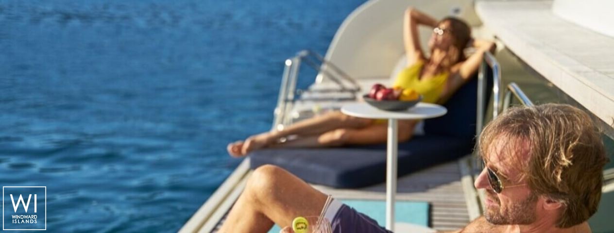 
																AMADA MIA																 4