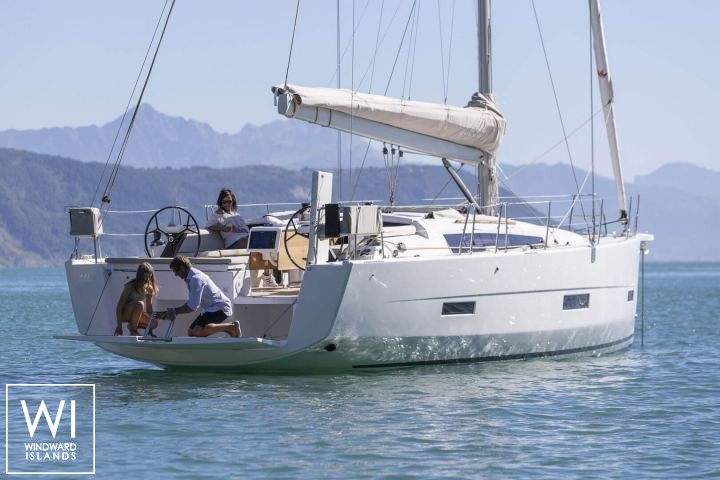 
																Dufour 430																 2