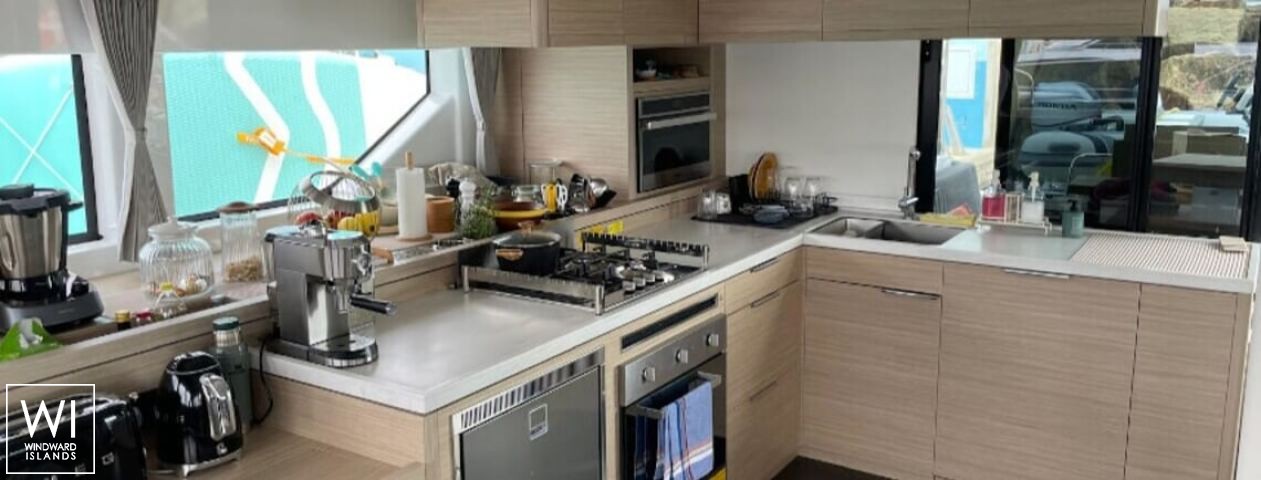 
																LUZ DEL MAR																 6