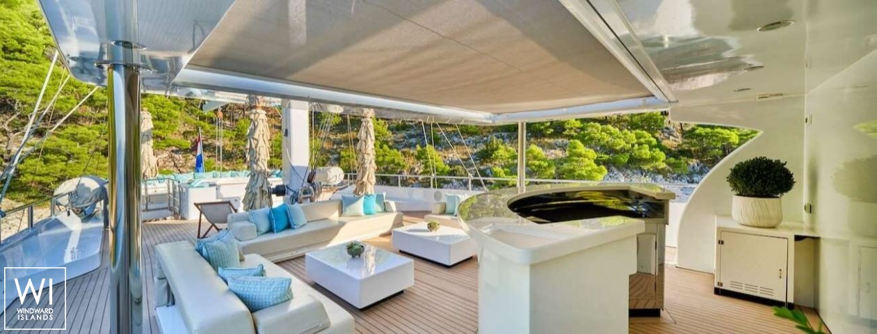 
																Omnia																 4