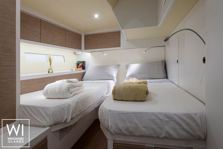 
																PURA FOLLIA																 4