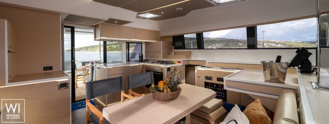 
																Catamaran 44																 3