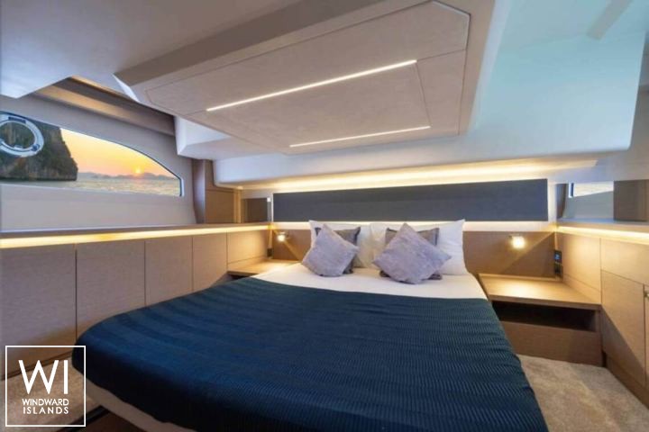 
																Prestige 42 Fly																 6