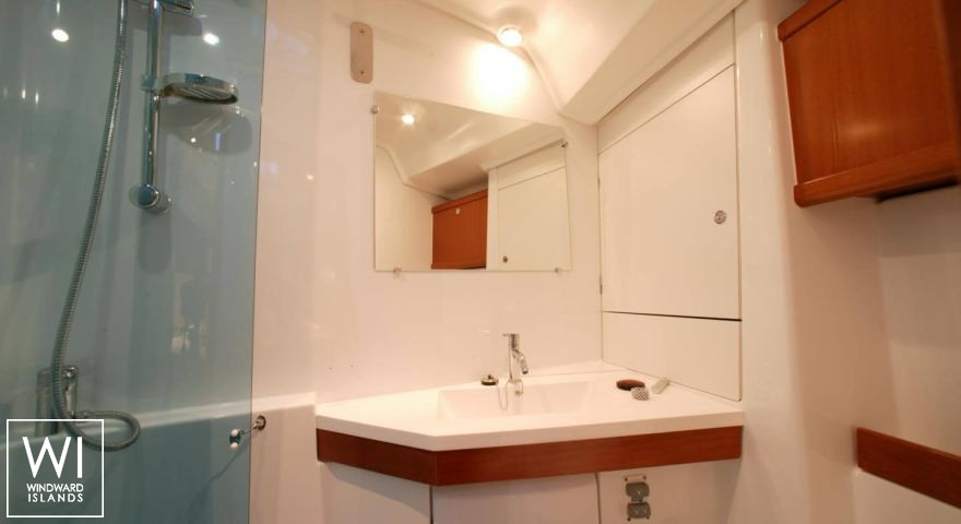 
																Oceanis  46																 4