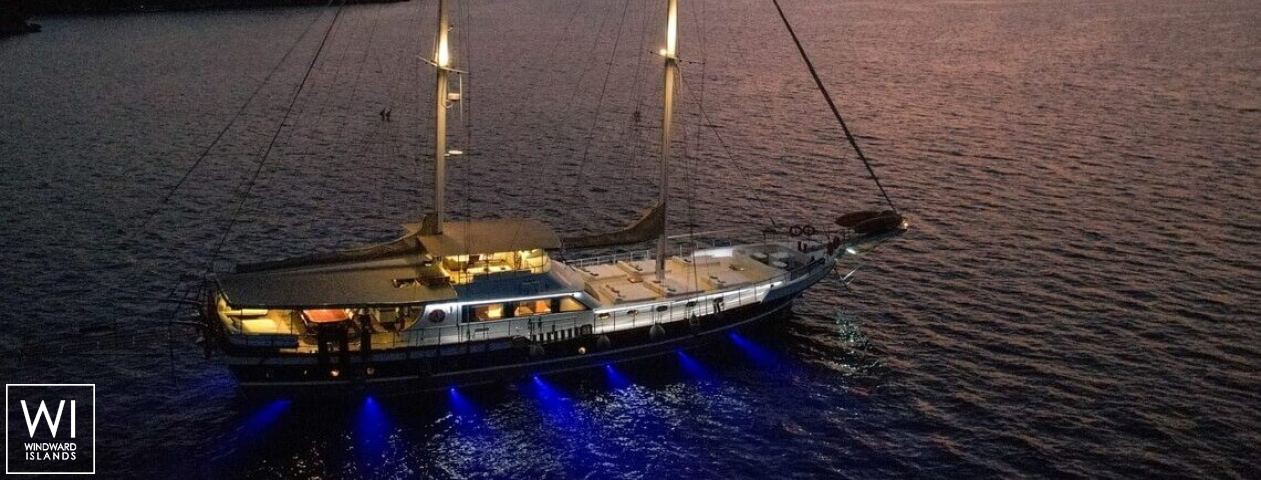 
																 Perla Del Mar																 1